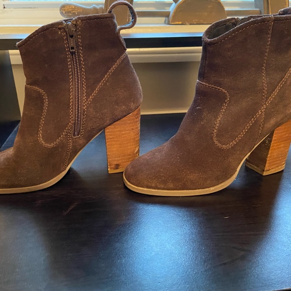 Steve Madden booties - brown suede - Picture 2 of 10